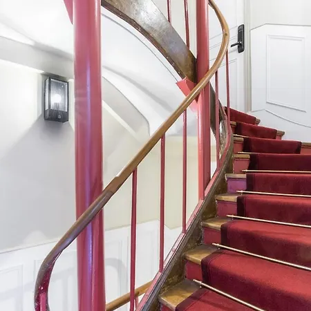 Appartement Grands Boulevards 11 *